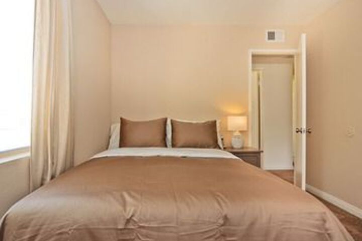Room 10 of 24