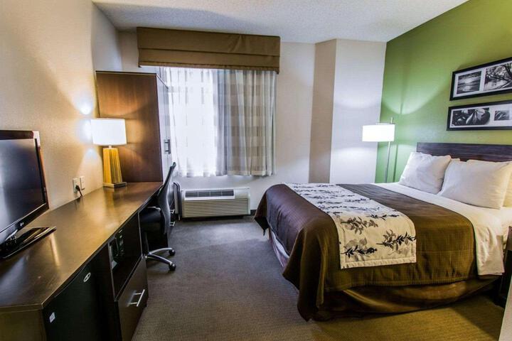 1 Queen Bed (8 of 14)