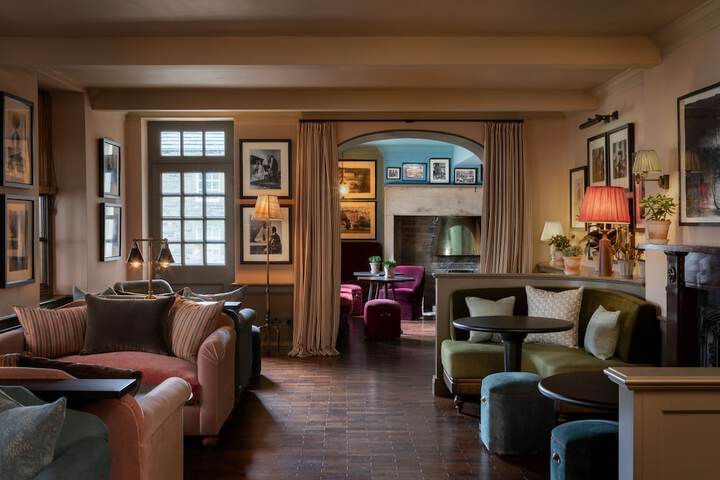 Lounge 61 of 71