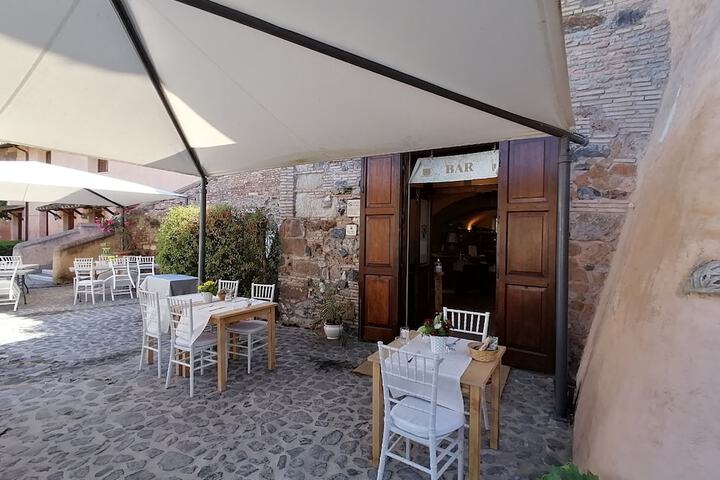 Dining 31 of 53