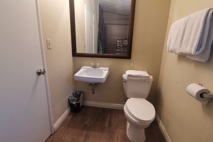Room 28 of 43