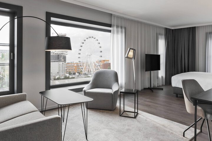 Room 11 of 39