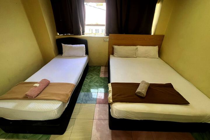 Room 5 of 12