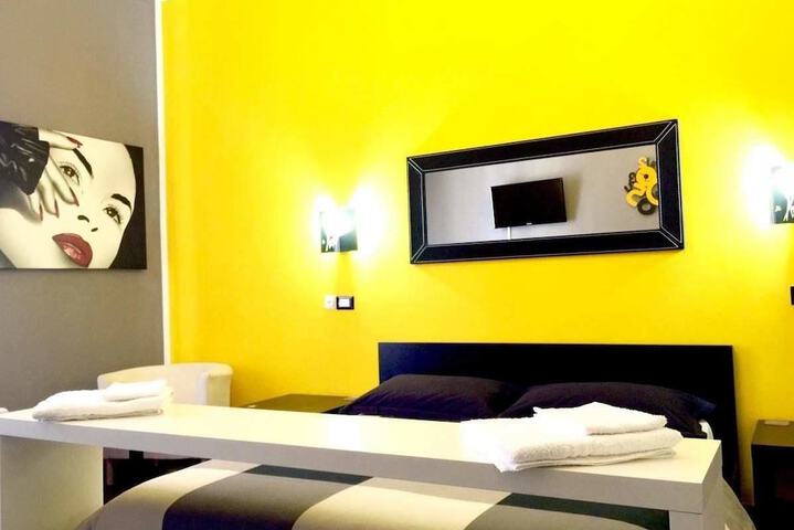 Room 7 of 27
