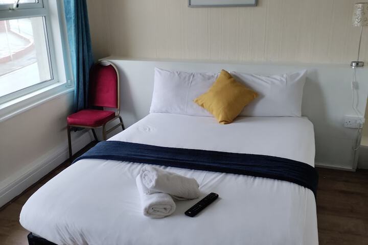 Room 6 of 11
