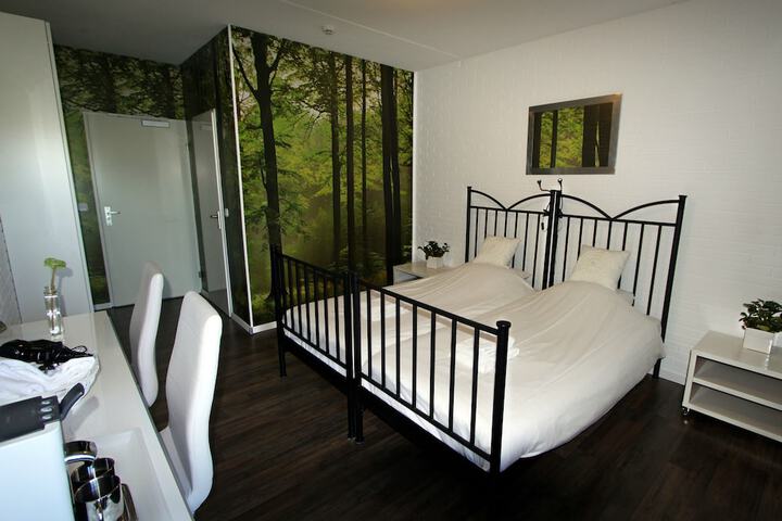 Room 11 of 25
