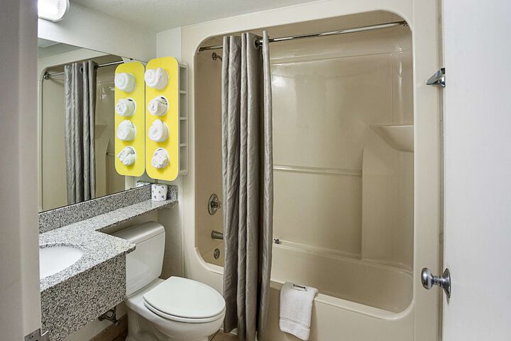 1 King Bed Refrigerator (2 of 10)