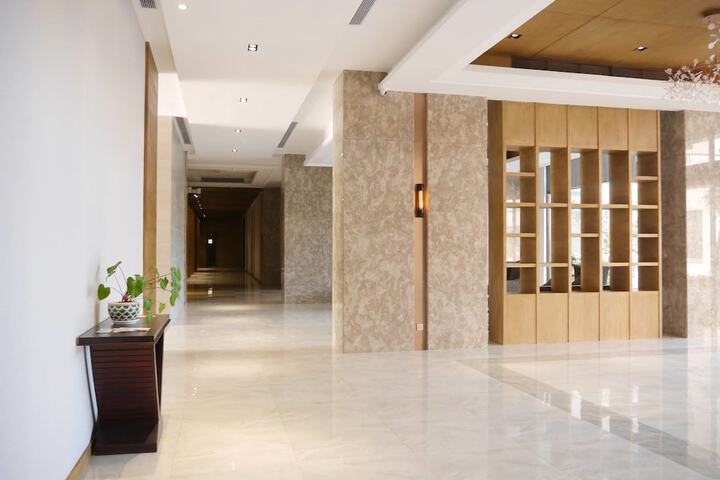 Ballroom/Hall 22 of 35