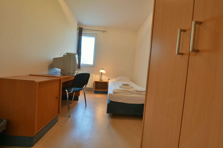 Room 11 of 30