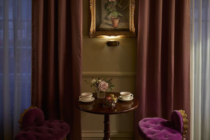 Lounge 70 of 87