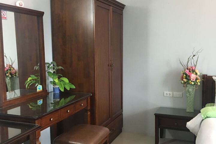 Room 7 of 51