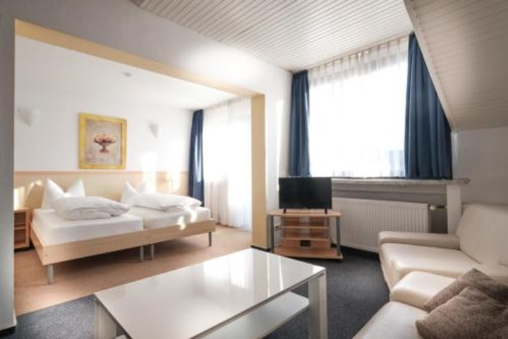 Room 4 of 7