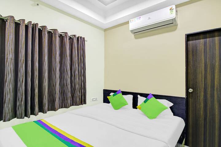 Room 7 of 28