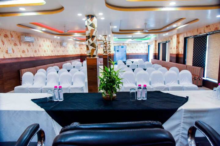 Ballroom/Hall 35 of 44