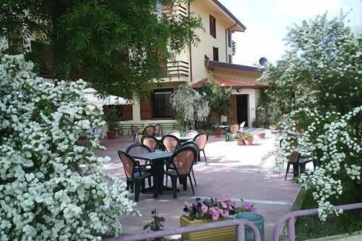 Photo 10