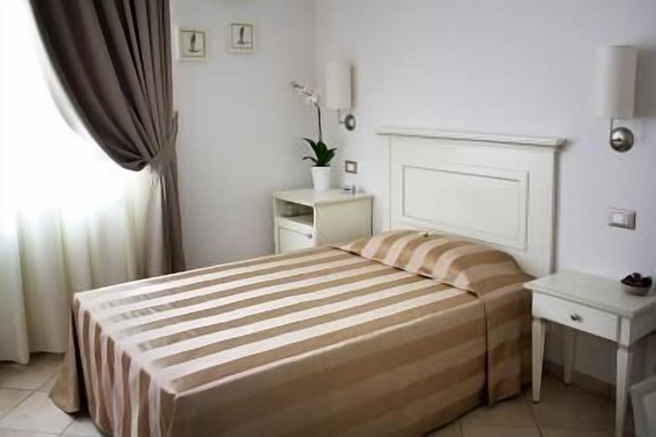Room 4 of 41
