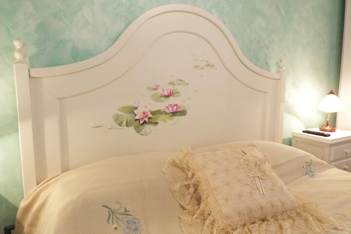 Room 4 of 28