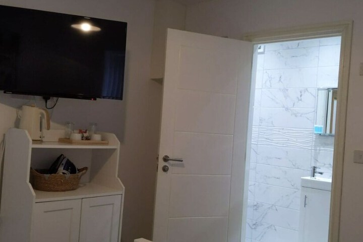 Room 9 of 10