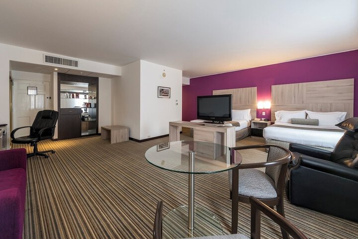 Room 10 of 212