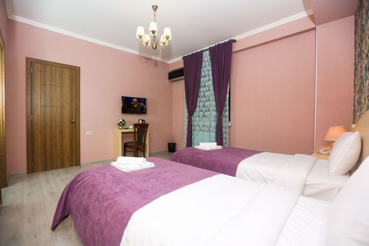 Room 10 of 37