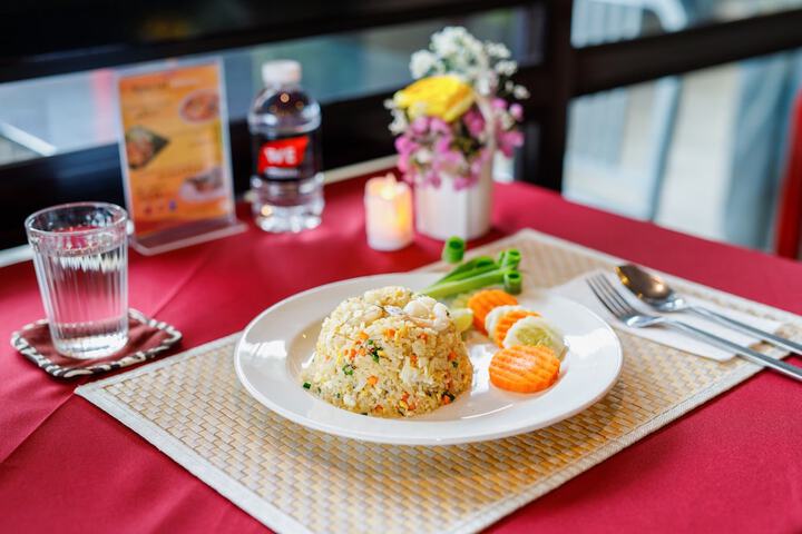 Dining 48 of 60
