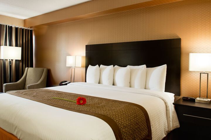 1 King Bed (7 of 7)