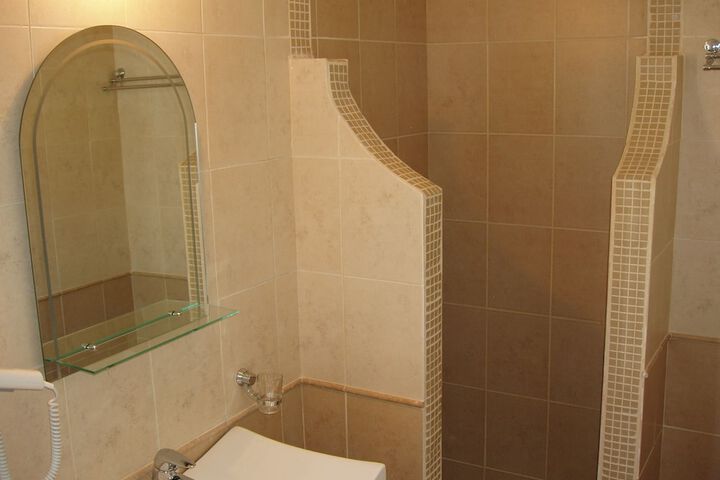 Room 80 of 96