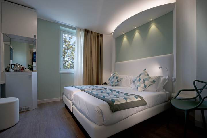 Room 4 of 52