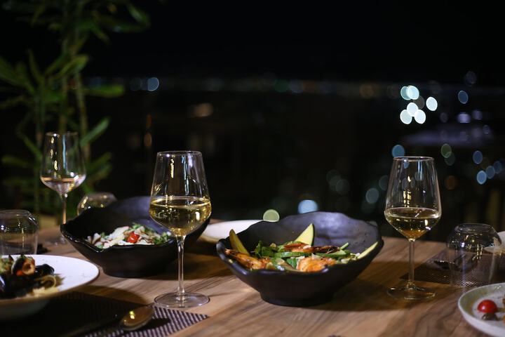 Dining 141 of 218