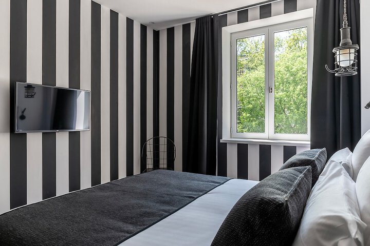 Room 18 of 52