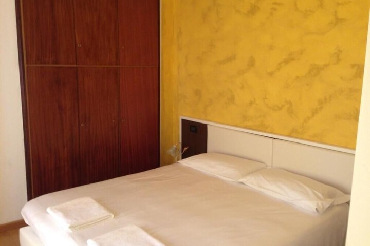 Room 11 of 33