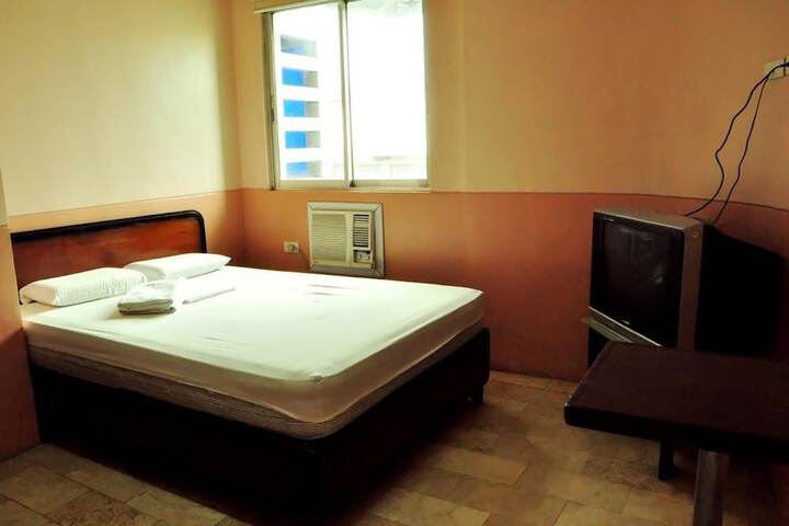 Room 4 of 12