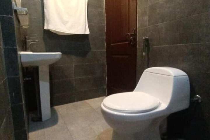 Room 10 of 12