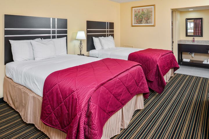 2 Double Beds (12 of 15)