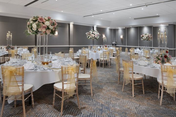 Ballroom/Hall 58 of 72