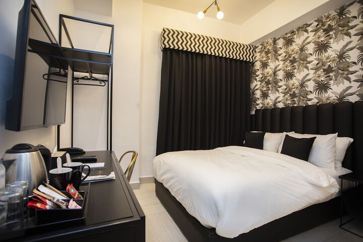 Room 6 of 34