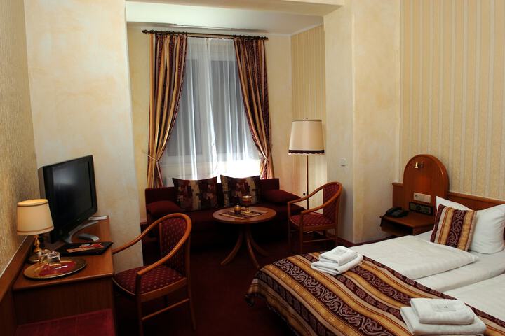 Room 3 of 26
