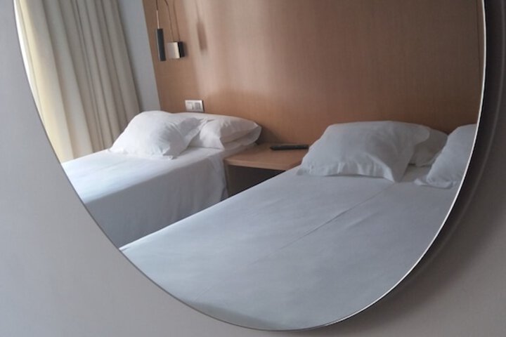 Room 17 of 40