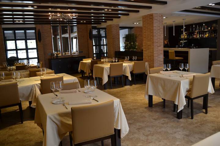 Dining 1 of 6