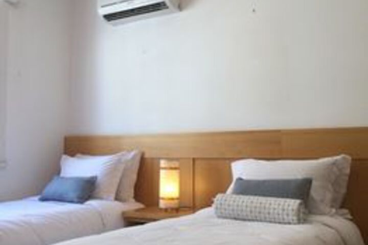 Room 11 of 20