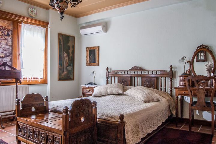 Room 5 of 94