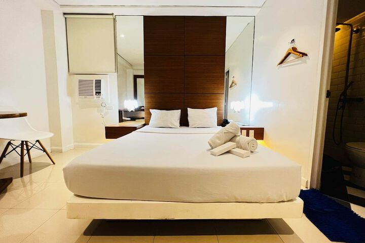 Room 5 of 14