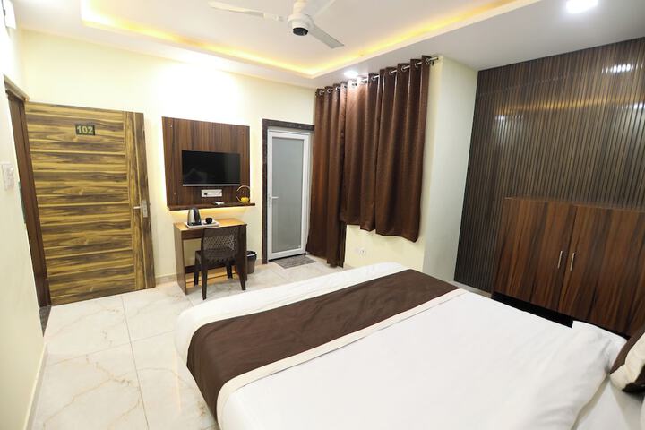 Room 12 of 22