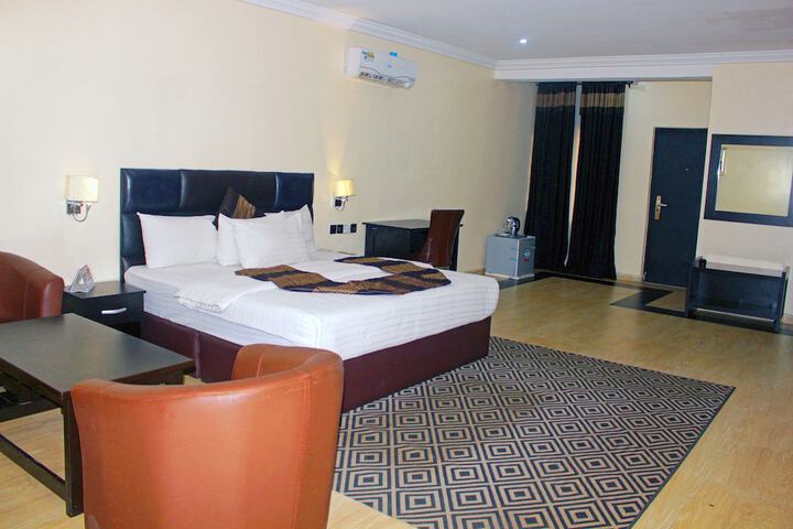 Room 32 of 93
