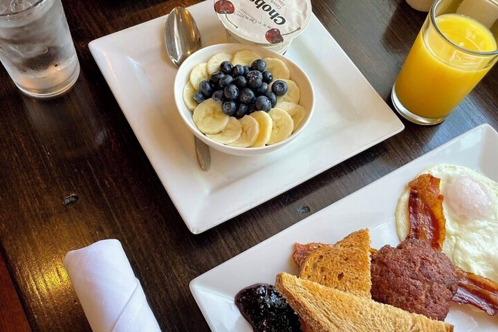 Breakfast/Coffee Service 92 of 104
