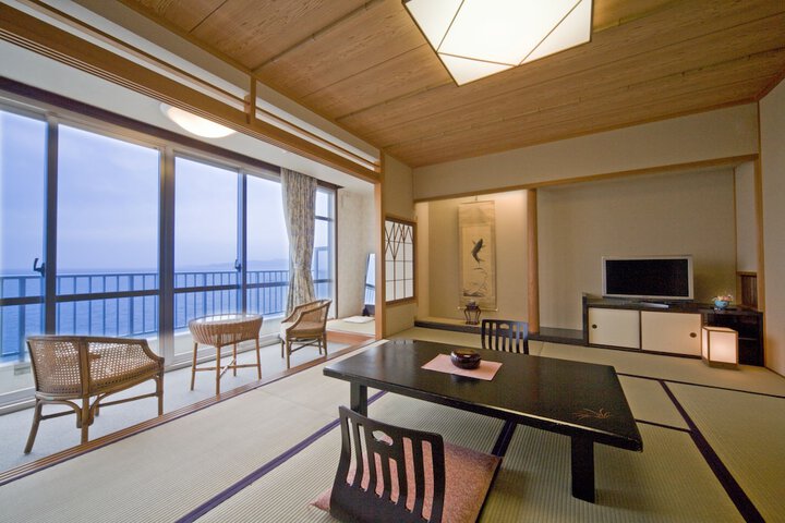 Room 5 of 40