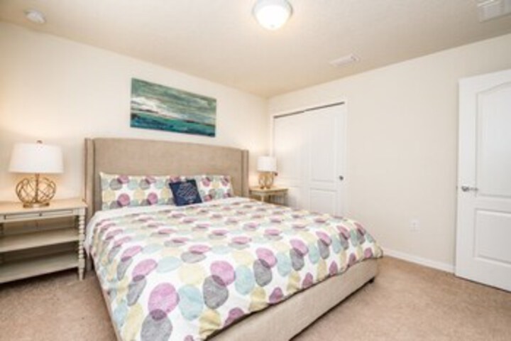 Room 8 of 28