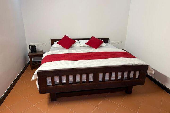 Room 5 of 14