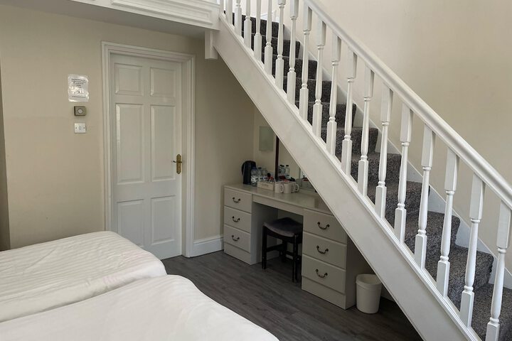 Room 6 of 44