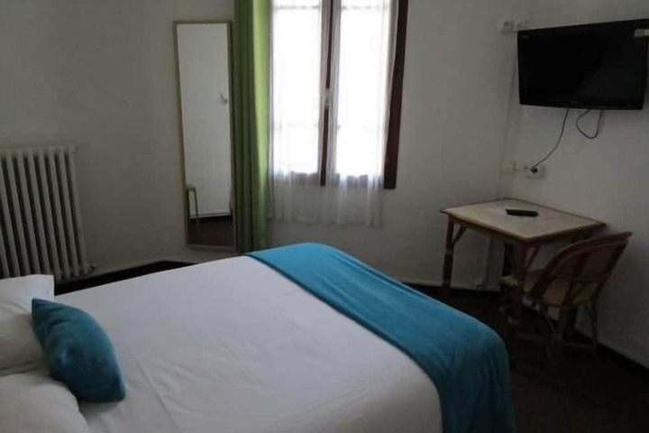Room 18 of 49